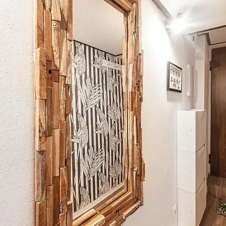 Apartment Jungle In City Center By Urban Rent