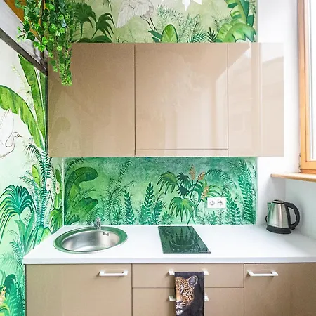 Apartment Jungle In City Center By Urban Rent